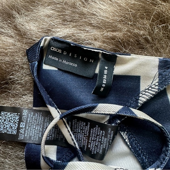 ASOS Geo Print Crop Tie Top - Size 4 - Blue and White - Never Worn! - Picture 3 of 6